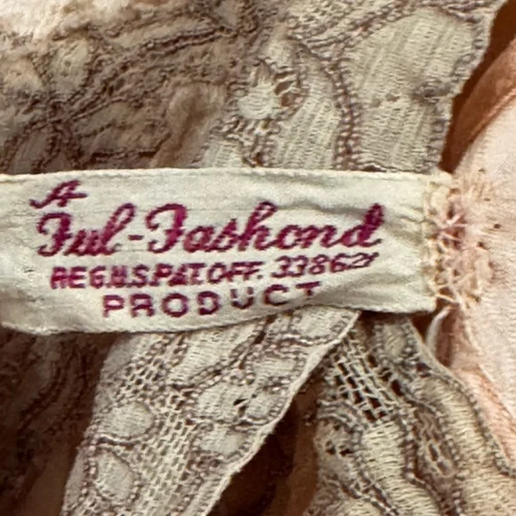 1930s silky peach nightgown and bed jacket - Picture 4 of 5